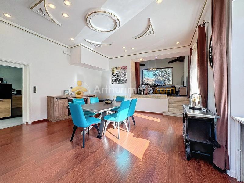 Maison - 285 m² - 8 pièces