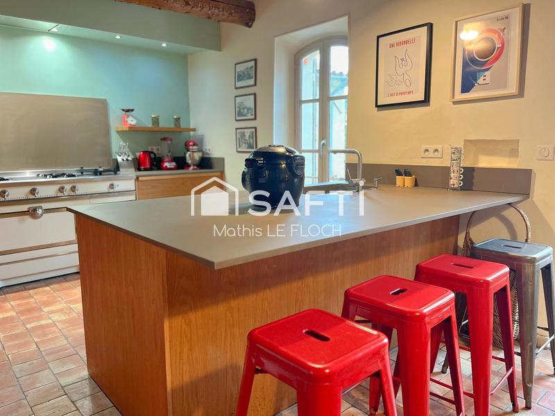 Maison - 220 m² - 6 pièces