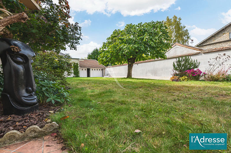 Maison - 208 m² - 10 pièces