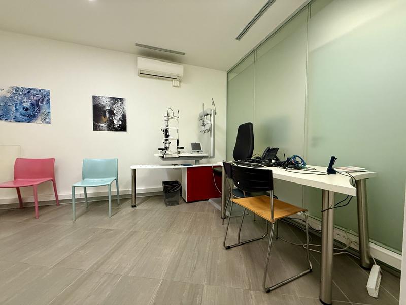 Local d'activités - 302 m² - 11 pièces