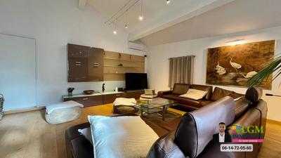 Duplex - 211 m² - 5 pièces