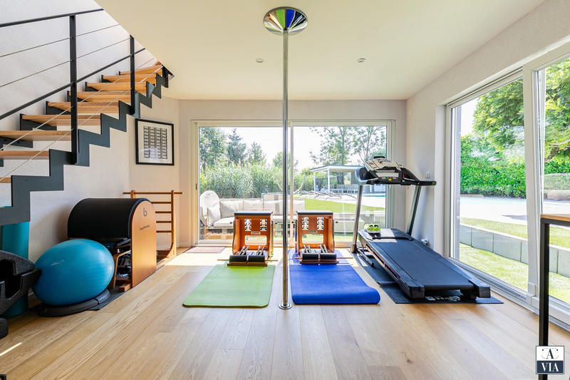 Maison - 235 m² - 8 pièces