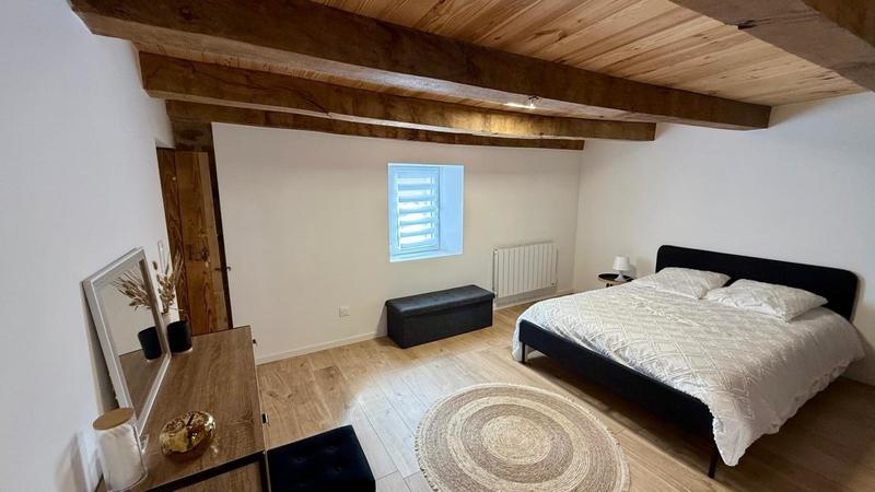 Maison - 220 m² - 8 pièces