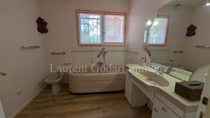 Maison - 186 m² - 8 pièces