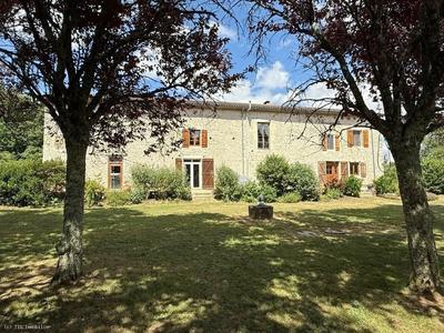 Propriété - 134 m² - 10 pièces