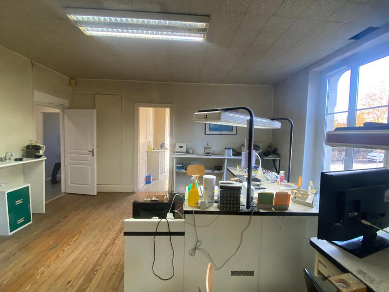 Local commercial - 112 m² - 6 pièces