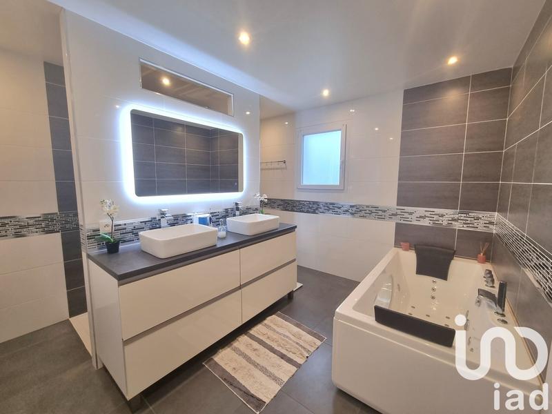 Maison - 180 m² - 6 pièces