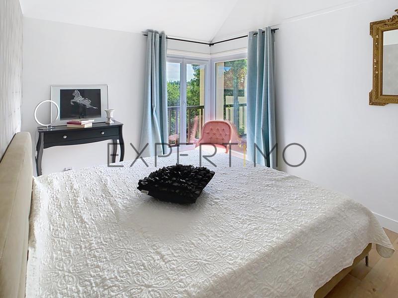 Maison - 218 m² - 9 pièces