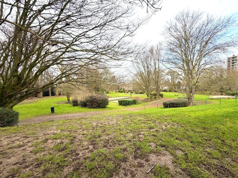 Appartement - 99 m² - 4 pièces