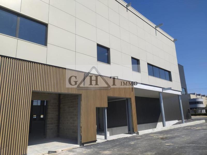 Entrepôt - 1 104 m²