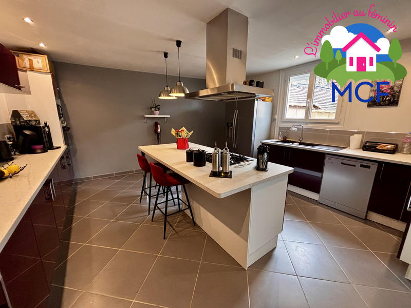 Maison traditionnelle - 167 m² - 5 pièces