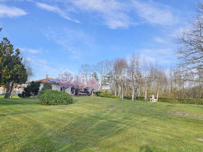 Maison traditionnelle - 168 m² - 4 pièces