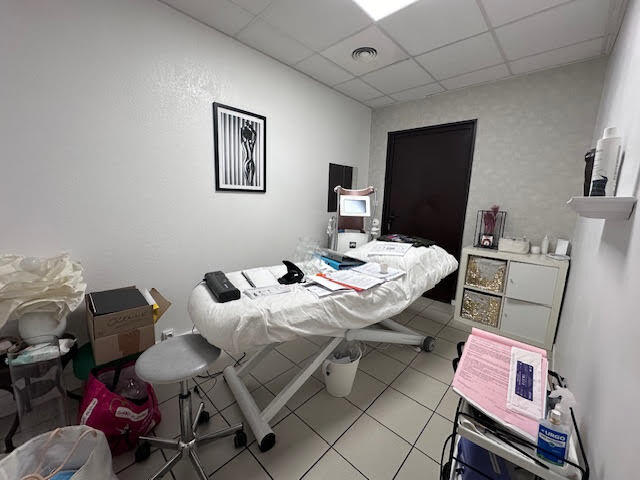 Local commercial - 107 m² - 9 pièces