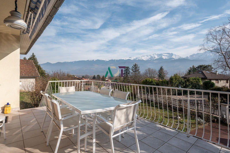 Maison - 92 m² - 5 pièces