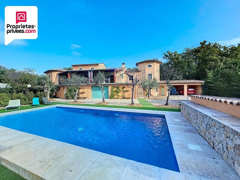 Demeure - 249 m² - 9 pièces