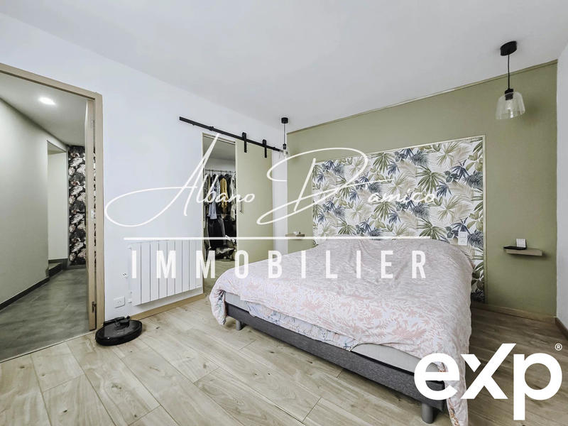 Maison - 208 m² - 9 pièces