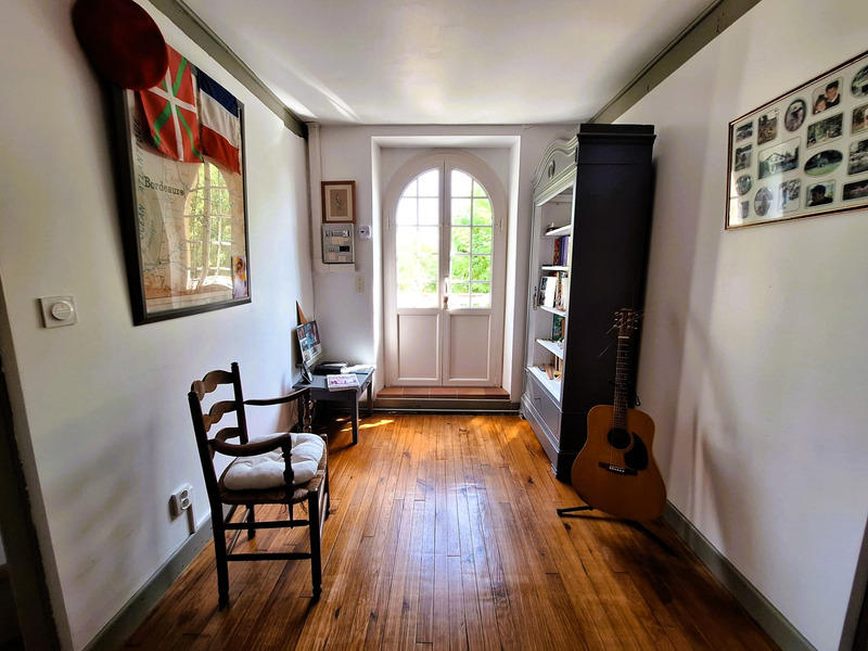 Propriété - 191 m² - 6 pièces