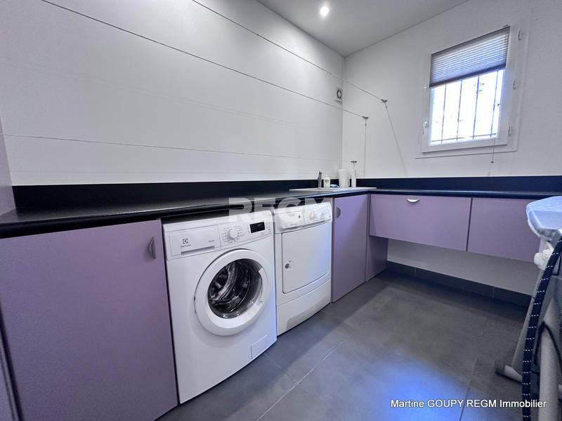 Propriété - 200 m² - 8 pièces