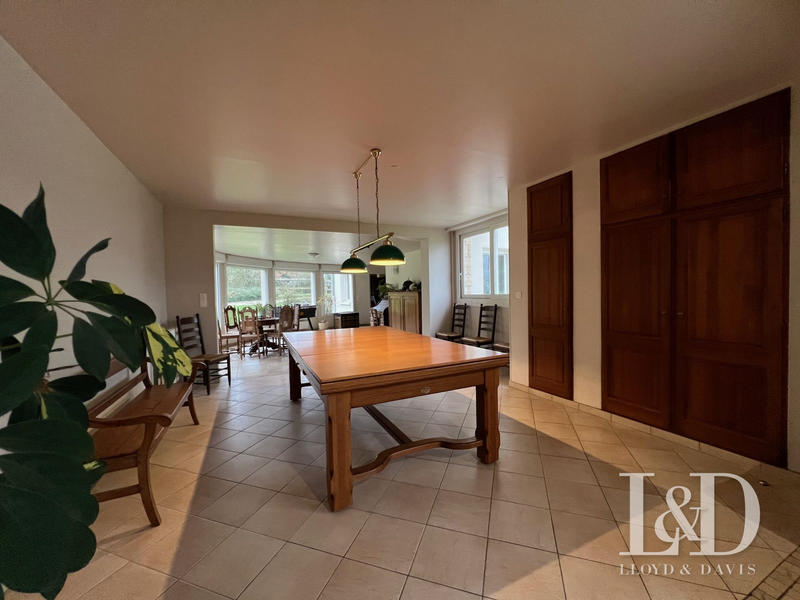 Maison - 330 m² - 9 pièces