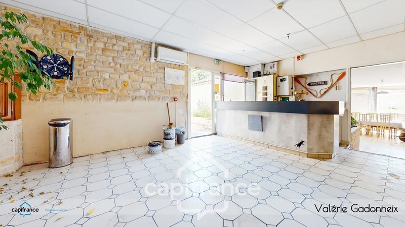 Propriété - 765 m² - 23 pièces