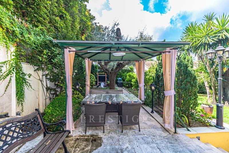 Maison - 246 m² - 6 pièces