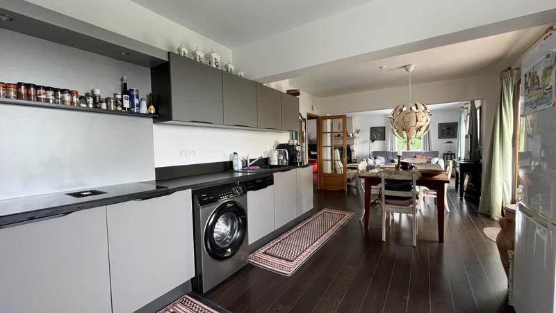 Pavillon - 270 m² - 7 pièces