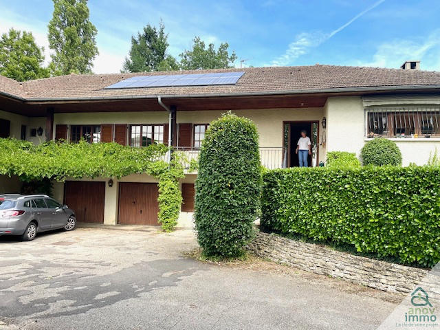 Propriété - 301 m² - 9 pièces