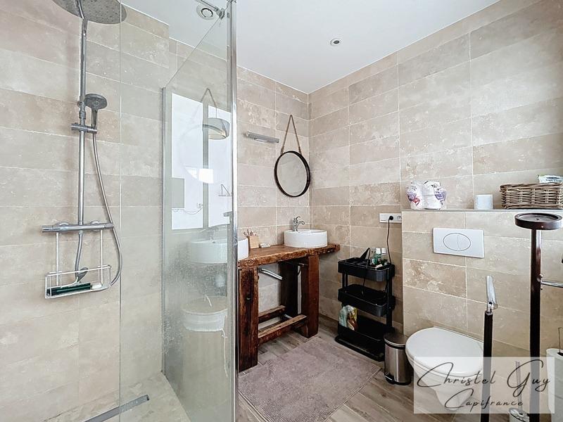 Maison - 224 m² - 7 pièces