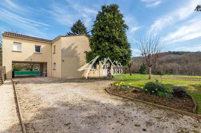 Maison contemporaine - 203 m² - 7 pièces