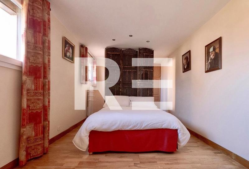 Propriété - 278 m² - 7 pièces