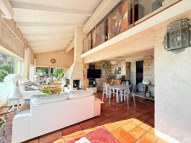 Villa - 205 m² - 9 pièces