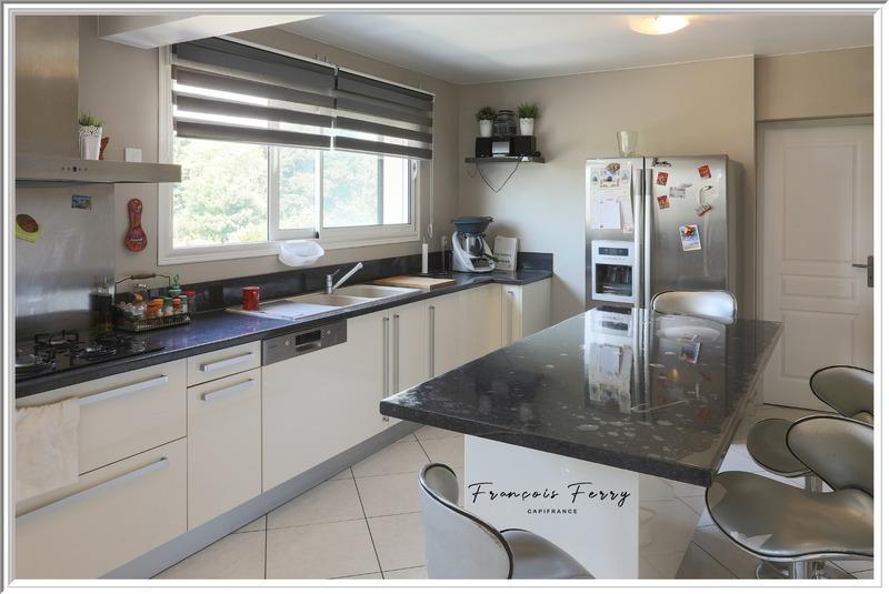 Maison - 205 m² - 8 pièces