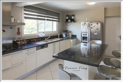 Maison - 205 m² - 8 pièces