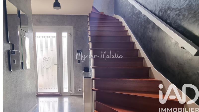 Maison - 220 m² - 8 pièces