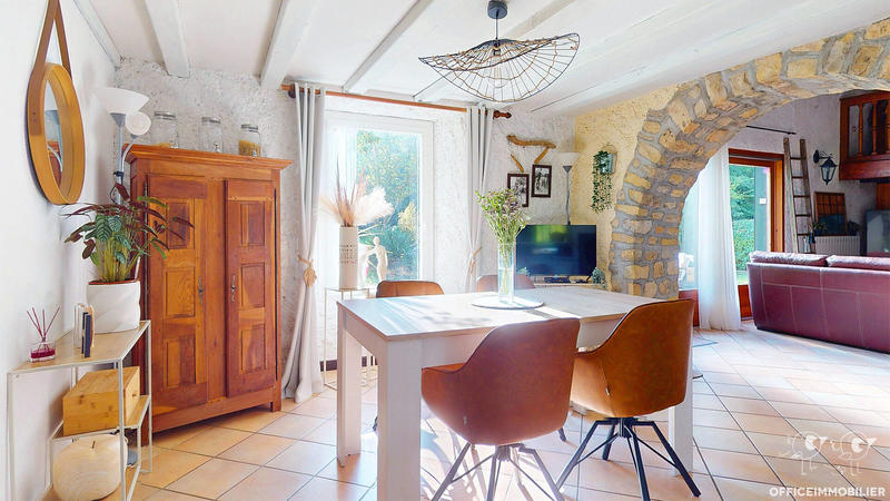 Maison - 250 m² - 6 pièces