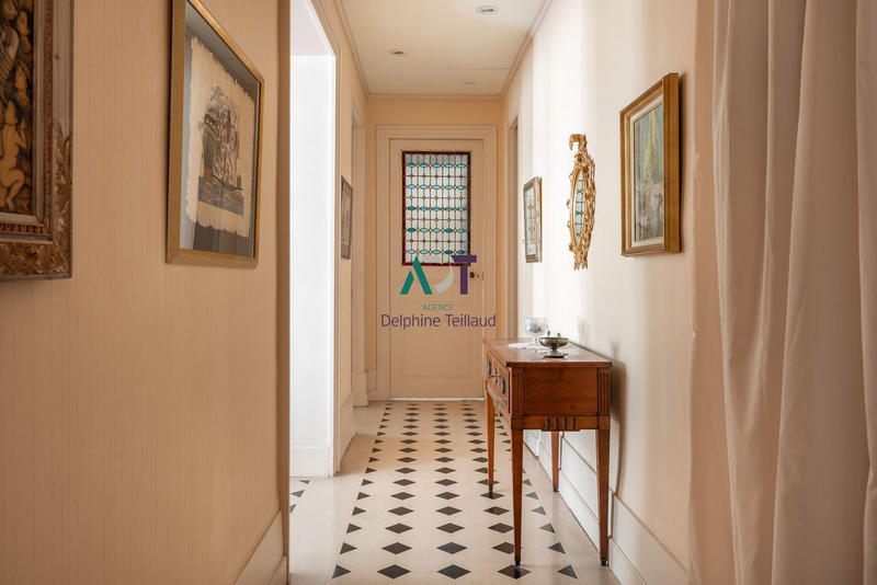 Appartement - 223 m² - 6 pièces