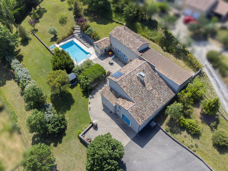 Propriété - 295 m² - 8 pièces