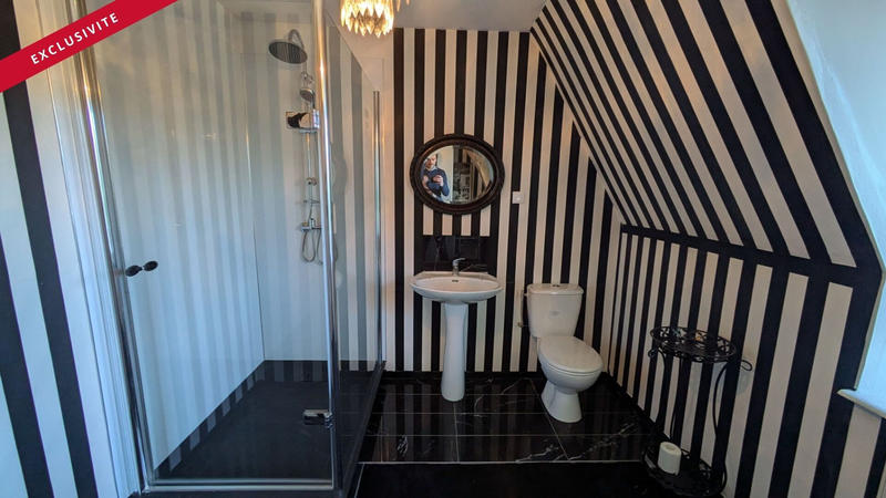 Maison - 230 m² - 8 pièces