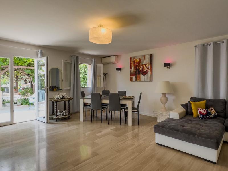 Maison - 204 m² - 6 pièces