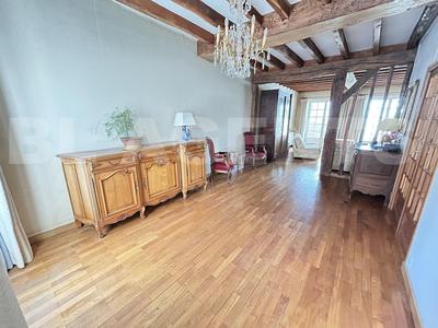 Maison - 210 m² - 8 pièces