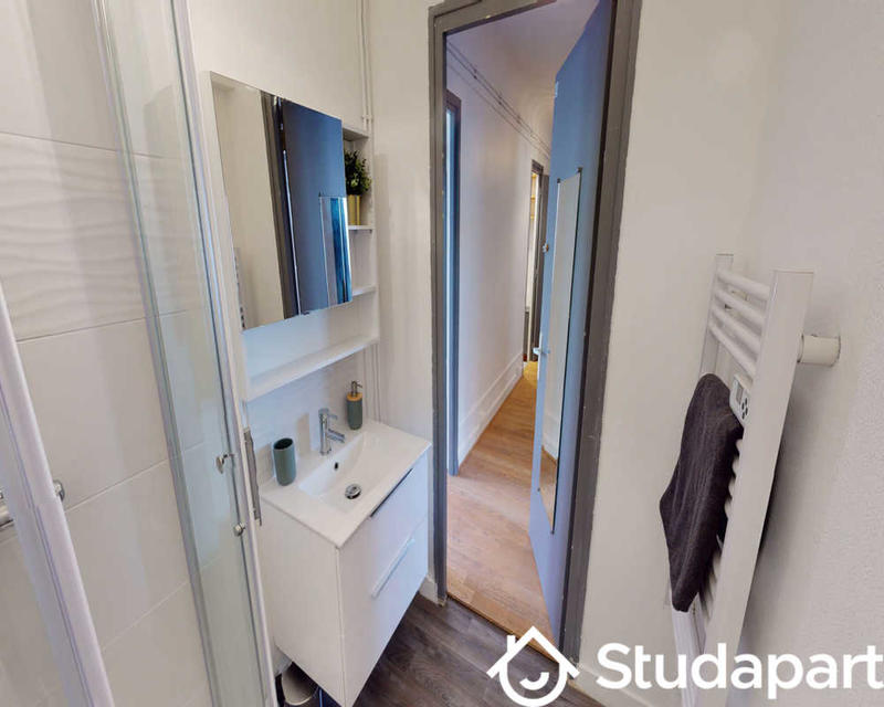 Chambre - 80 m² - 1 pièce