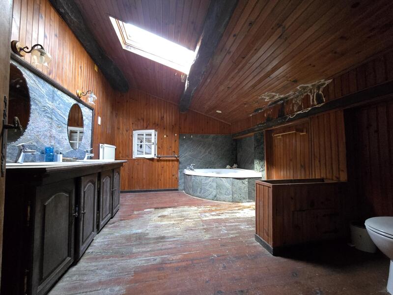 Maison - 200 m² - 8 pièces