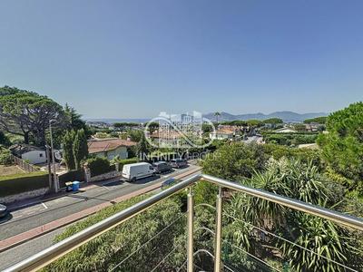 Villa - 275 m² - 9 pièces