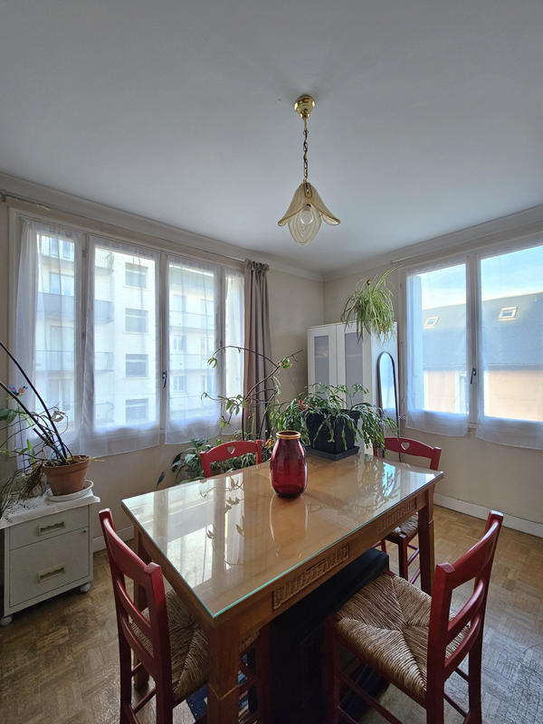 Appartement - 94 m² - 5 pièces