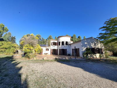 Maison - 220 m² - 7 pièces