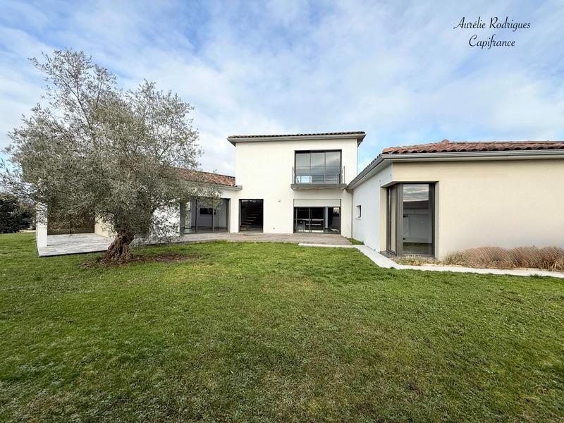 Maison - 168 m² - 6 pièces