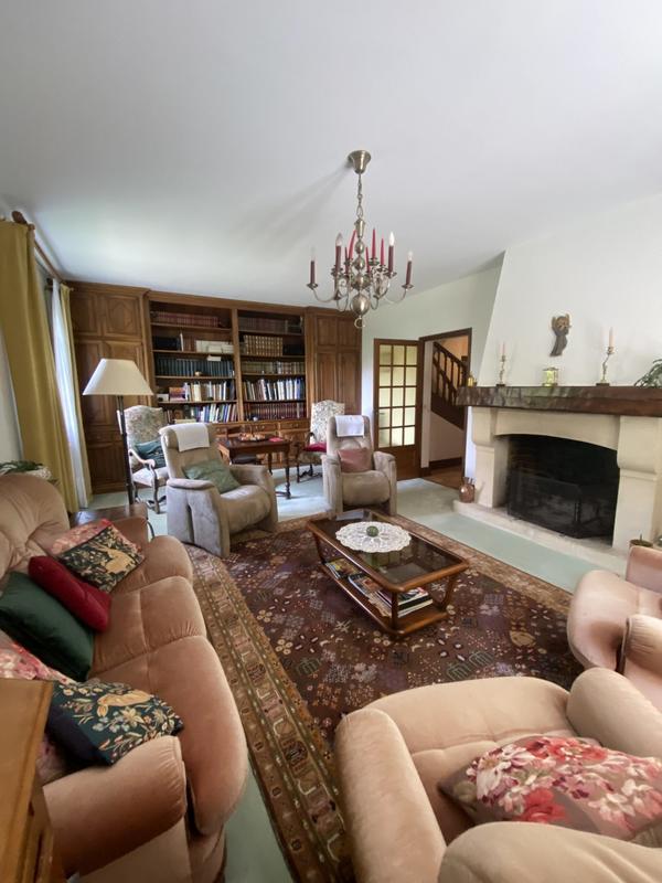 Maison traditionnelle - 277 m² - 9 pièces