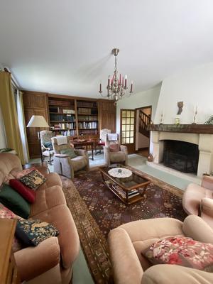 Maison traditionnelle - 277 m² - 9 pièces