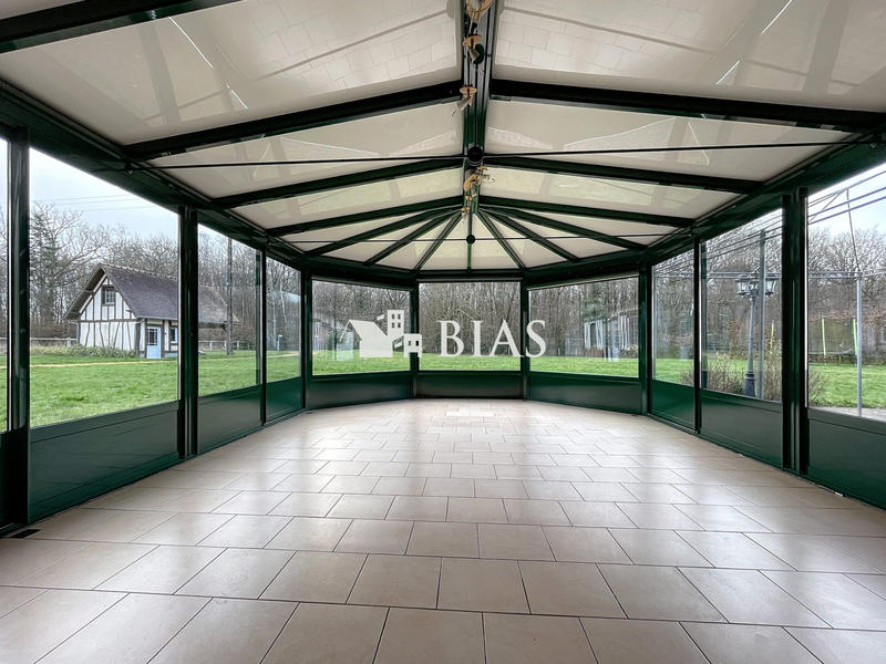 Maison - 205 m² - 6 pièces