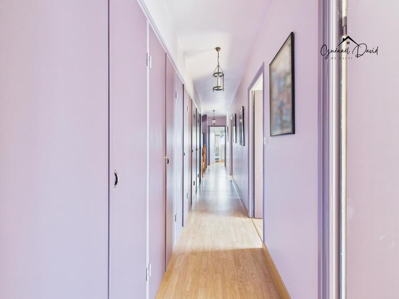 Villa - 214 m² - 9 pièces